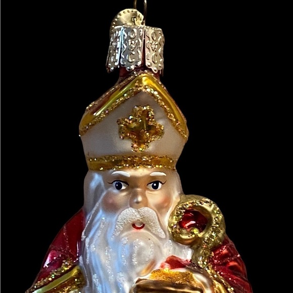 OLD WORLD CHRISTMAS CHRISTMAS TREE ORNAMENT PRIEST WITH BOX - Picture 7 of 10